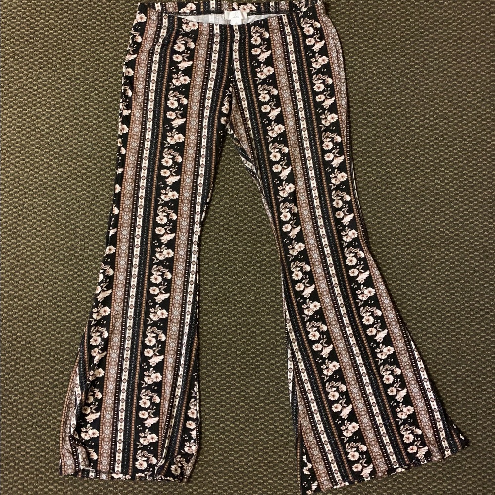 Flowy bottom